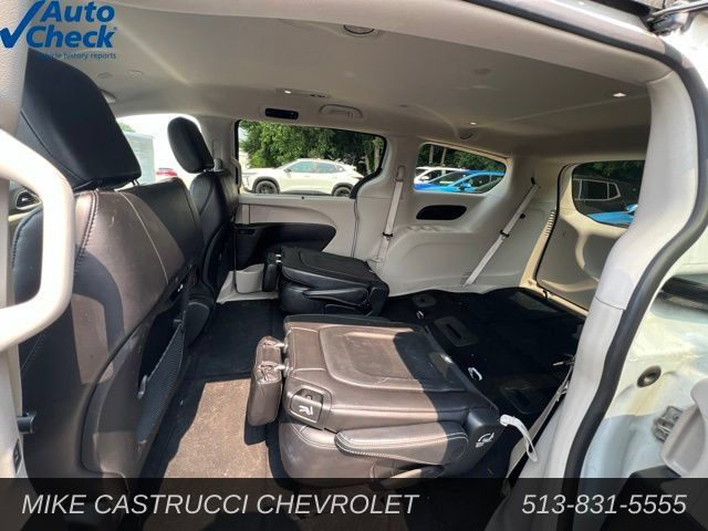 Used 2023 Chrysler Pacifica Touring-L FWD image 8
