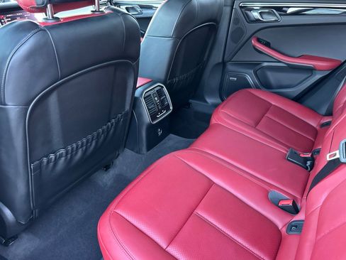 Used 2025 Porsche Macan image 13