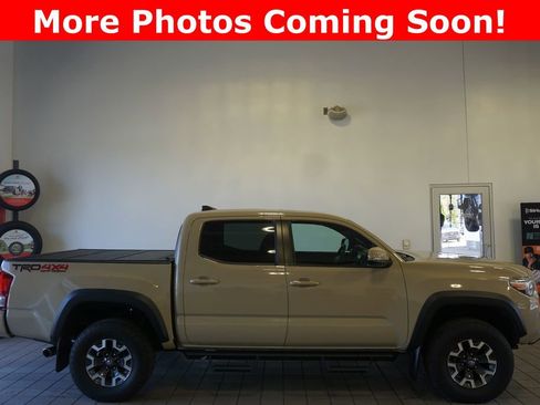 Used 2017 Toyota Tacoma TRD Off-Road AWD/4WD image 2