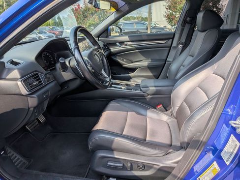 Used 2018 Honda Accord Sport image 11