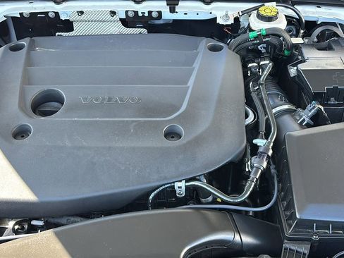 Certified 2026 Volvo XC40 B5 Plus AWD/4WD image 32