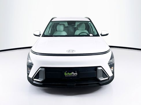 Used 2025 Hyundai Kona SEL FWD image 2