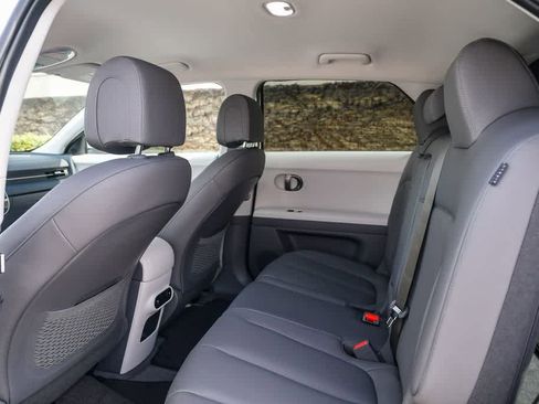 Used 2025 Hyundai Ioniq 5 SEL image 18