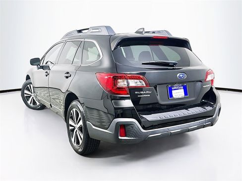 Used 2018 Subaru Outback 2.5i Limited image 6