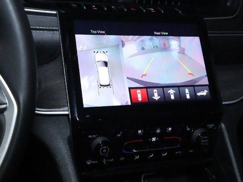 Used 2024 Jeep Grand Cherokee L Limited w/ Luxury Tech Group II image 31