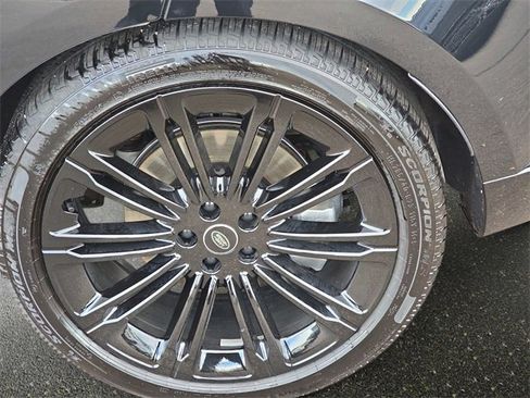Used 2025 Land Rover Range Rover Long Wheelbase SE image 33