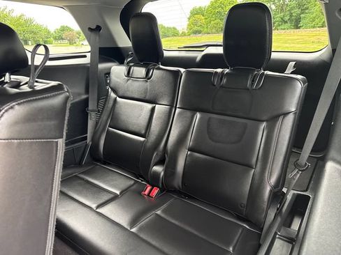 Used 2023 Ford Explorer XLT w/ Equipment Group 202A AWD/4WD image 28