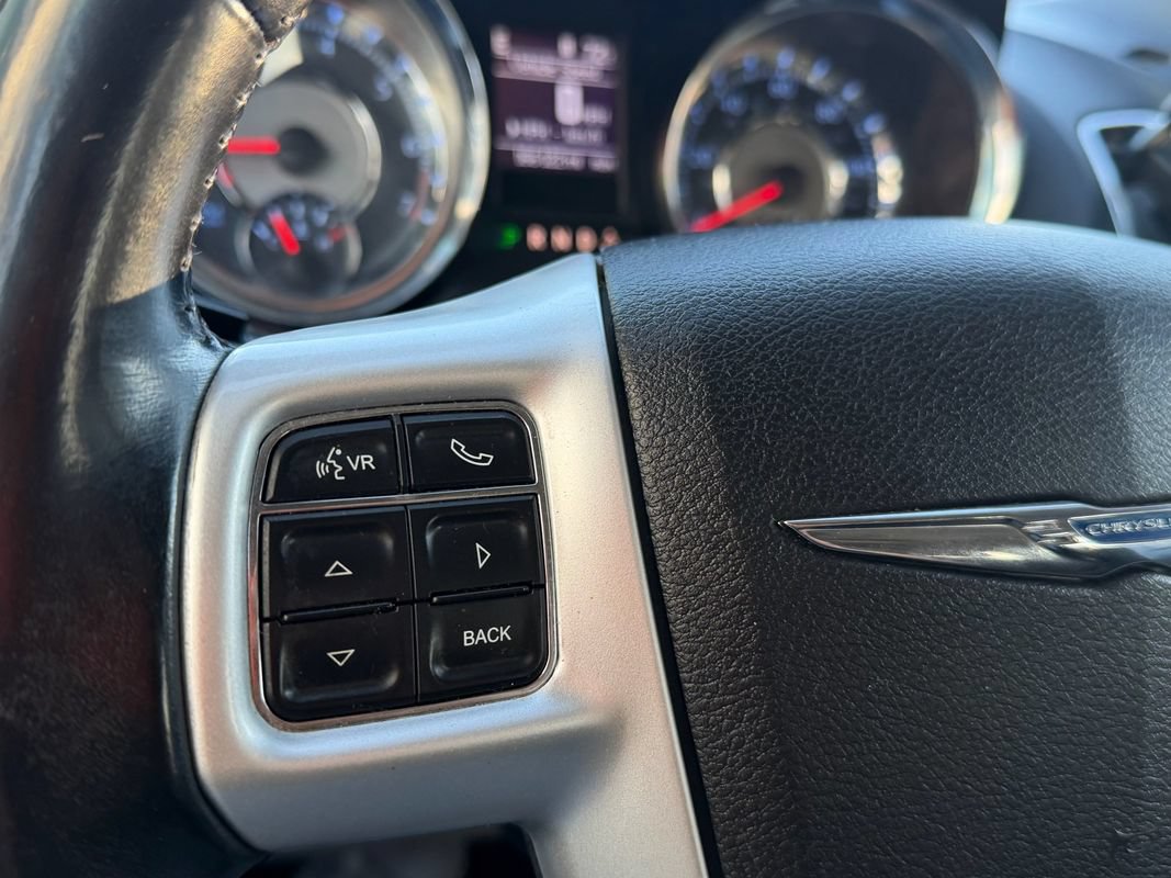 Used 2014 Chrysler Town & Country Touring FWD image 26