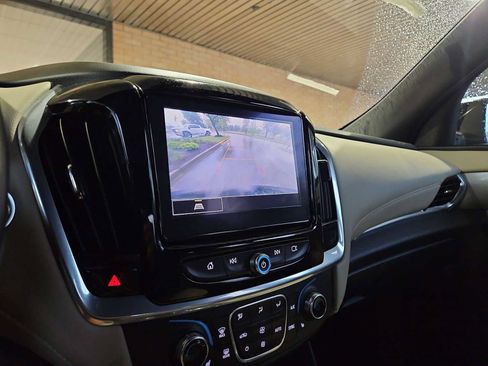 Used 2022 Chevrolet Traverse LT FWD image 50