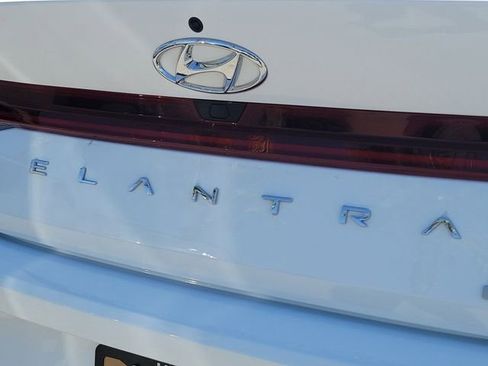 Certified 2023 Hyundai Elantra Blue FWD image 23