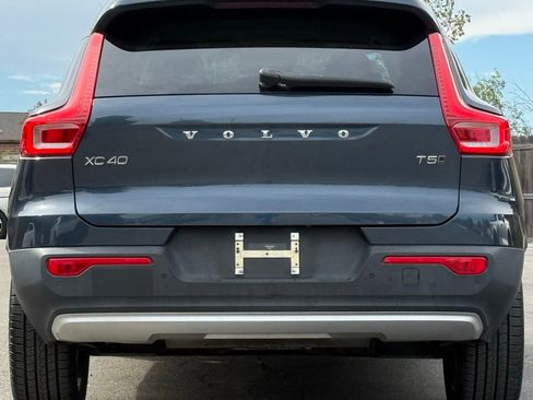 Used 2021 Volvo XC40 T5 Momentum w/ Premium Package image 4