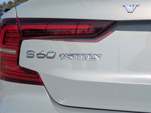 Used 2024 Volvo S60 B5 Plus image 21