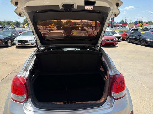 Used 2017 Hyundai Veloster Value Edition FWD image 29