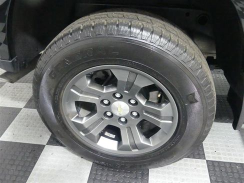 Used 2024 Chevrolet Colorado W/T image 14