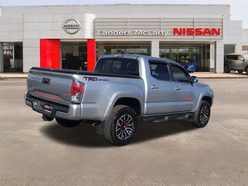 Used 2021 Toyota Tacoma TRD Sport w/ Technology Package image 3