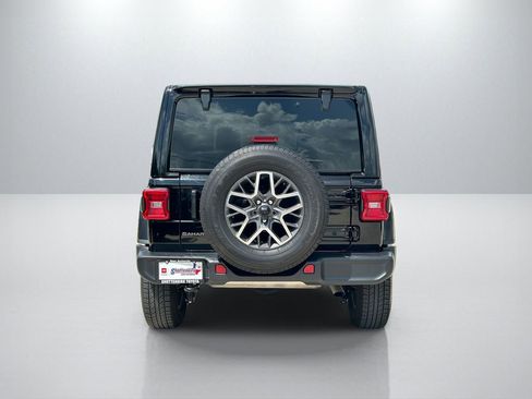 Used 2025 Jeep Wrangler Unlimited Sahara AWD/4WD image 6