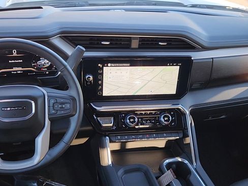 Used 2024 GMC Sierra 2500 Denali w/ Denali Reserve Package image 27