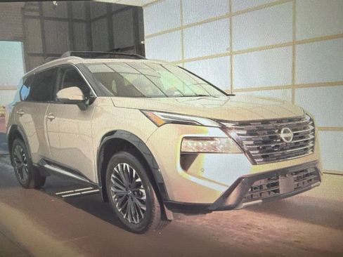 Used 2026 Nissan Rogue Platinum w/ Platinum Premium Package AWD/4WD image 3