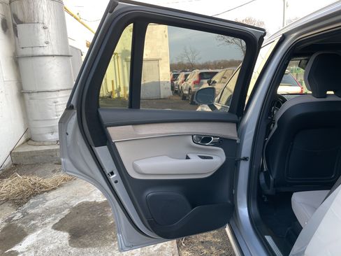 Used 2025 Volvo XC90 B6 Plus image 26