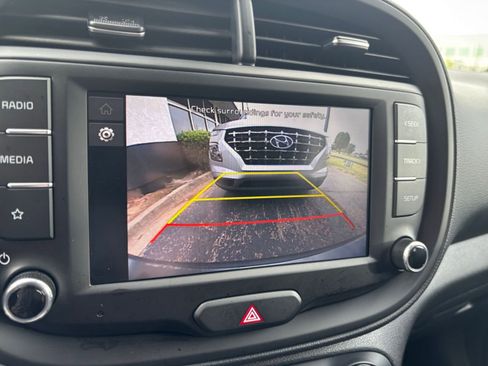 Used 2025 Kia Soul LX w/ LX Technology Package FWD image 22