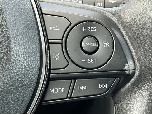 Used 2020 Toyota RAV4 Limited FWD image 33