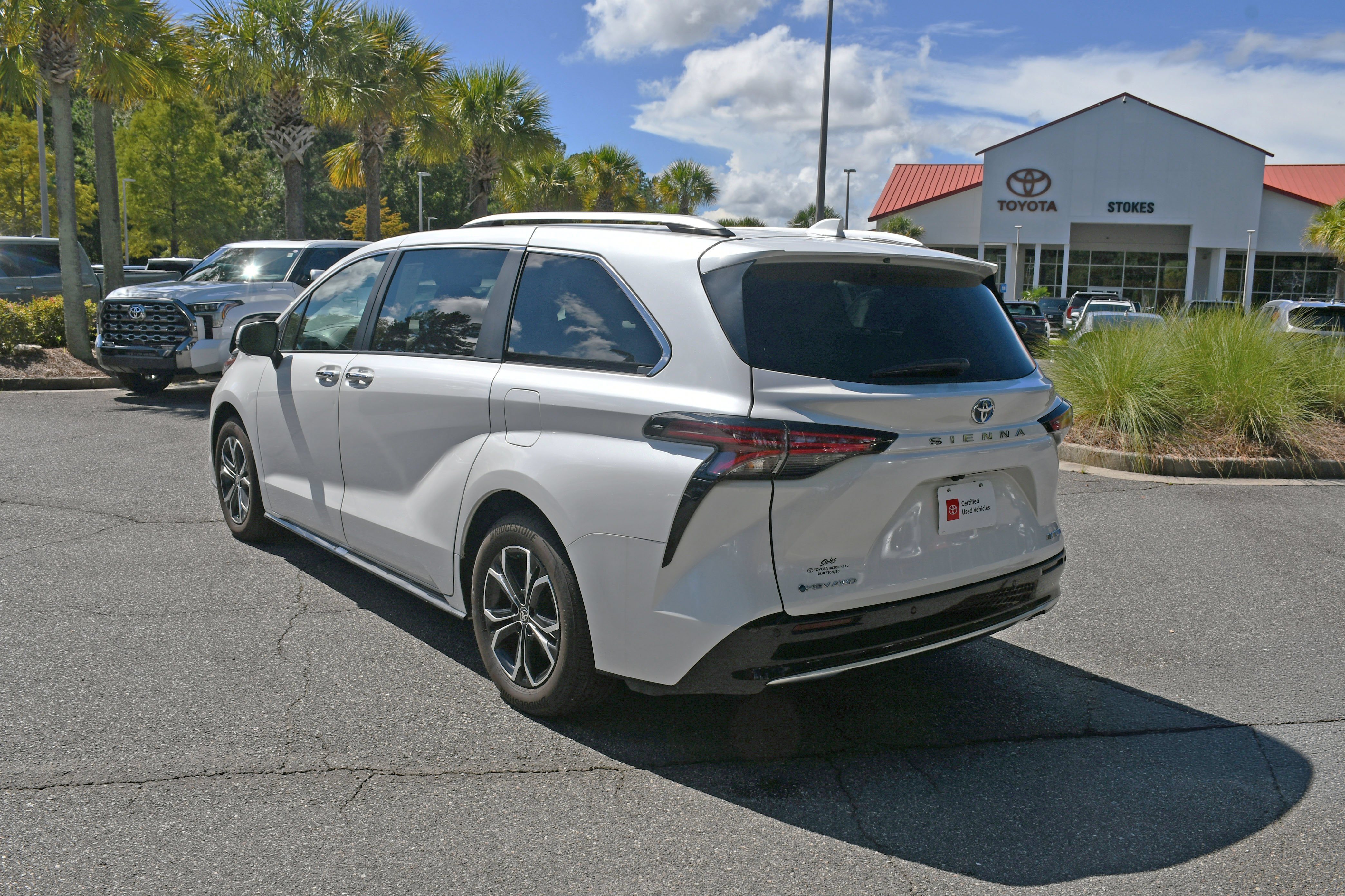 Certified 2025 Toyota Sienna Platinum AWD/4WD image 3