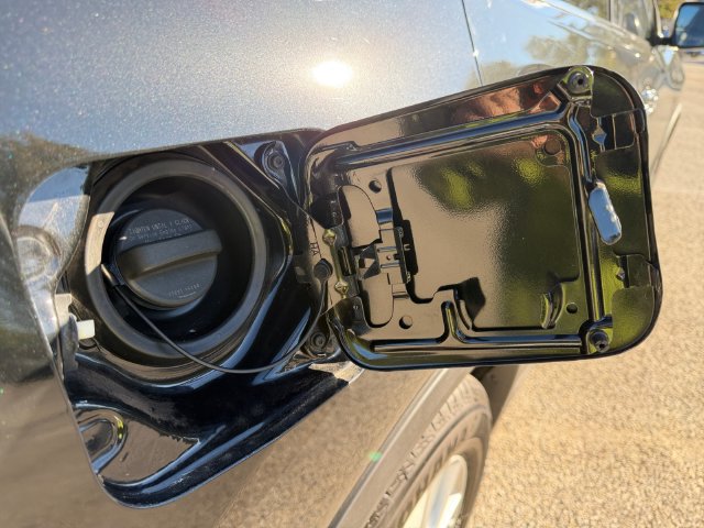 Used 2018 Nissan Rogue SV w/ Premium Package FWD image 23
