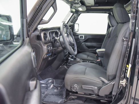 Used 2023 Jeep Wrangler Unlimited w/ Sun & Screen Package image 11