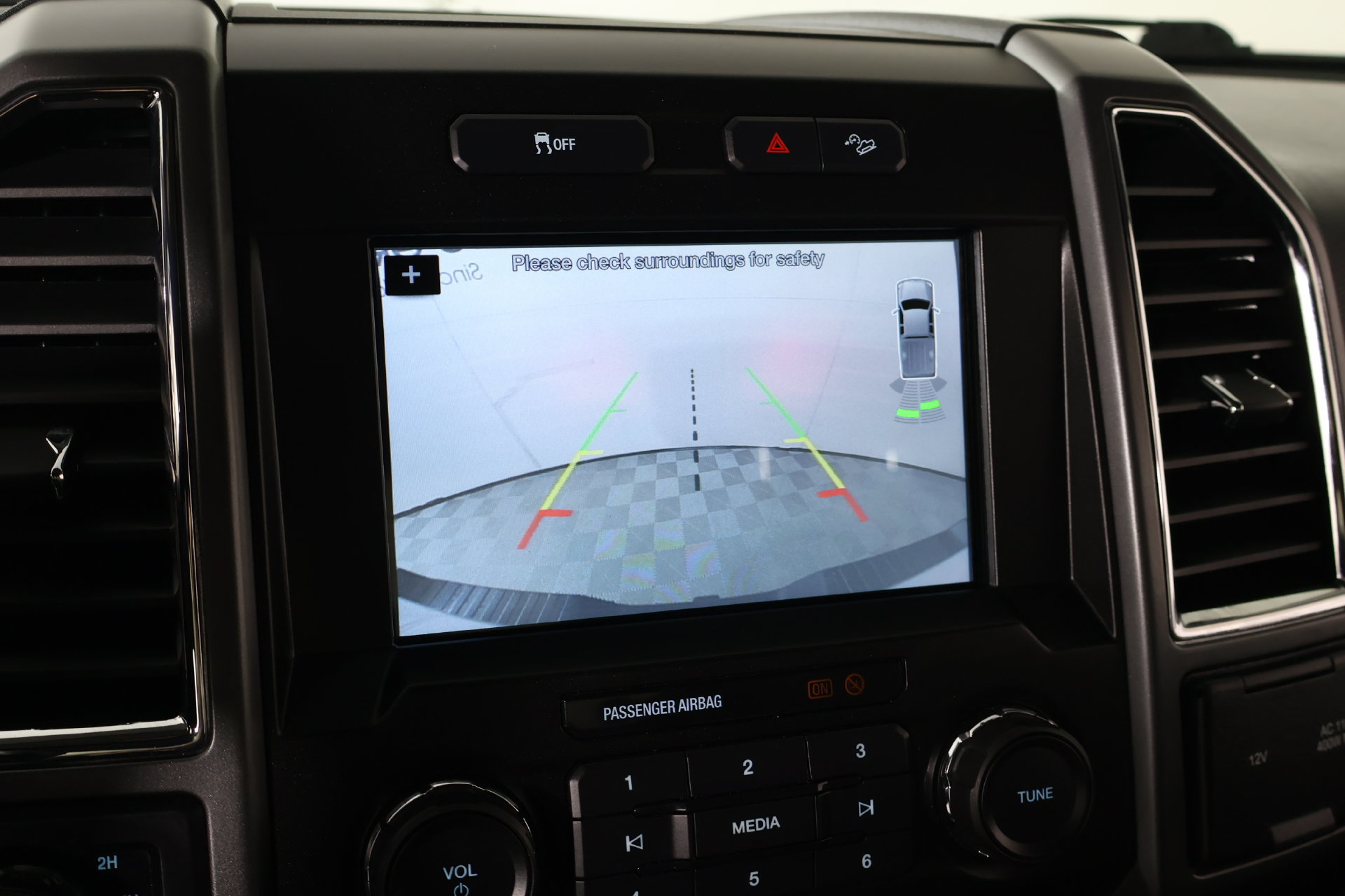 Used 2018 Ford F250 XLT w/ XLT Premium Package AWD/4WD image 6