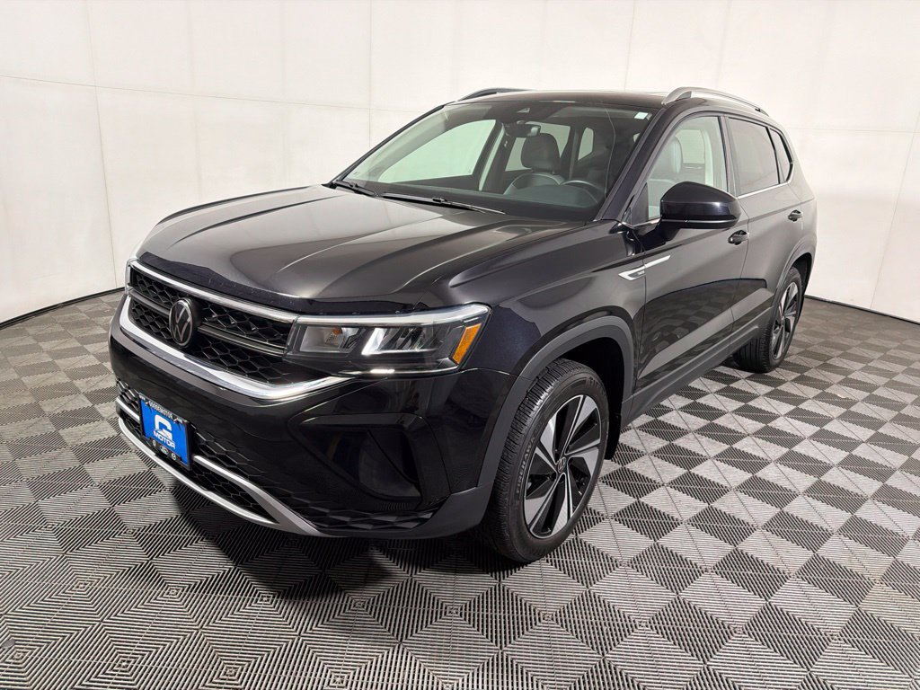 Certified 2024 Volkswagen Taos SE w/ Panoramic Sunroof Package AWD/4WD image 4