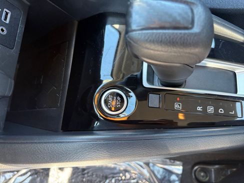 Used 2025 Nissan Versa SV FWD image 23
