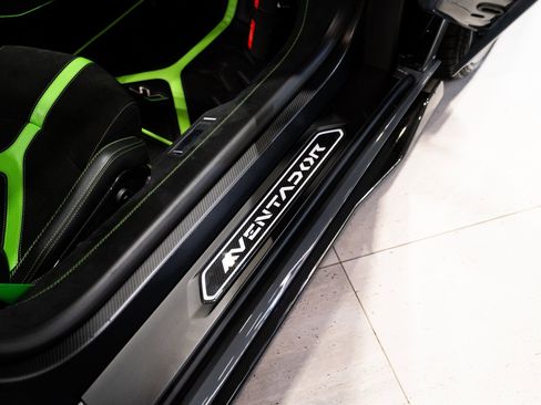 Used 2020 Lamborghini Aventador SVJ AWD/4WD image 23