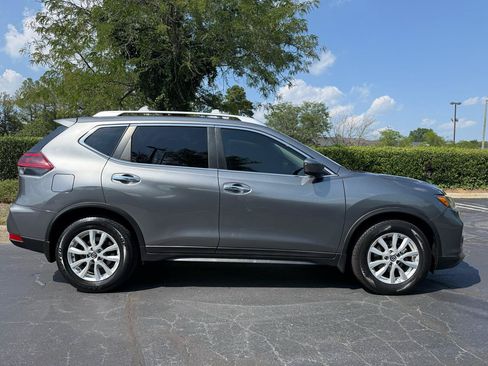 Used 2020 Nissan Rogue SV FWD image 5