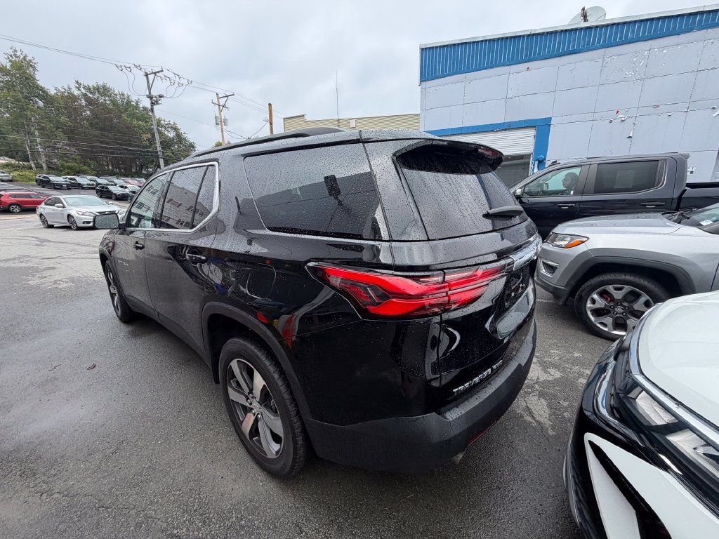 Used 2023 Chevrolet Traverse LT w/ LT Premium Package AWD/4WD image 3
