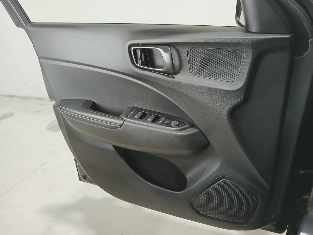 Used 2024 Hyundai Venue Limited FWD image 31
