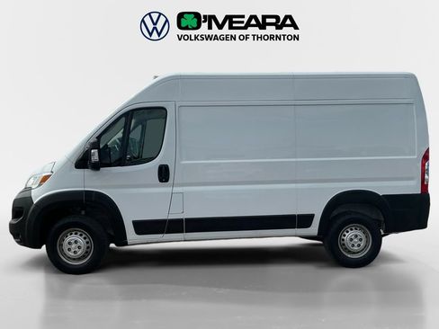 Used 2024 RAM ProMaster 2500 w/ Convenience Group FWD image 2