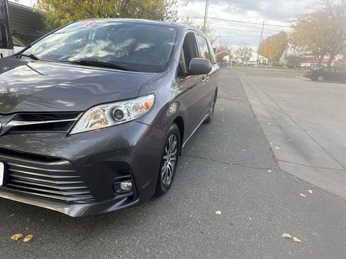 Used 2018 Toyota Sienna XLE Premium image 10