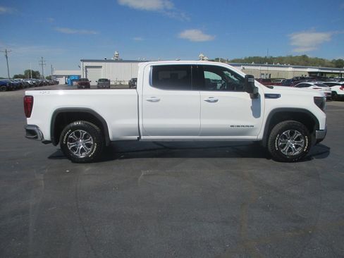 Used 2024 GMC Sierra 1500 SLE w/ Max Trailering Package image 5