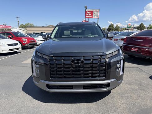 Used 2023 Hyundai Palisade Limited AWD/4WD image 2
