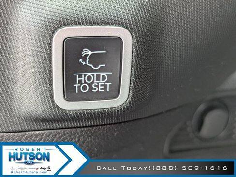 Used 2025 Jeep Grand Cherokee Altitude image 11