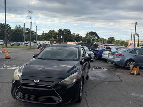 Used 2016 Scion iA FWD image 3