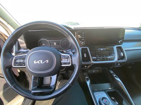 Used 2022 Kia Sorento S FWD image 9