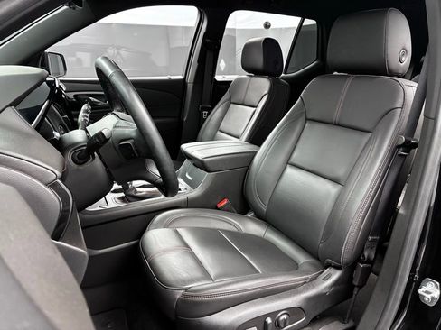 Used 2023 Chevrolet Traverse RS image 6