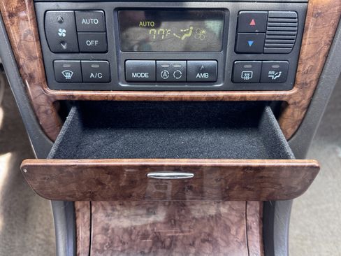 Used 2005 Hyundai XG350 FWD image 17