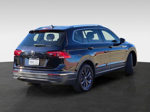 Used 2022 Volkswagen Tiguan SE w/ Panoramic Sunroof Package image 4