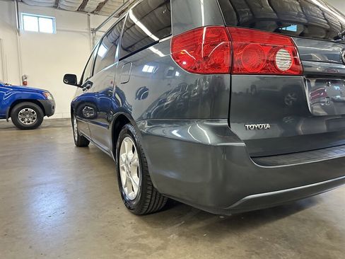 Used 2006 Toyota Sienna XLE image 37