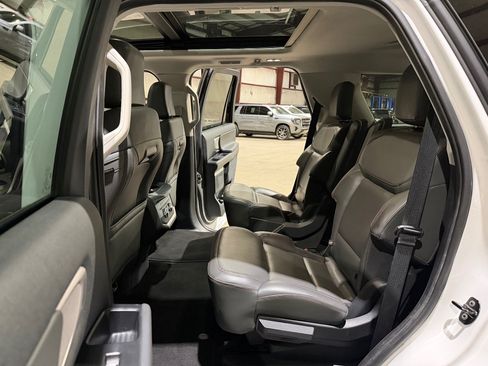 Used 2025 Ford Expedition Active AWD/4WD image 18