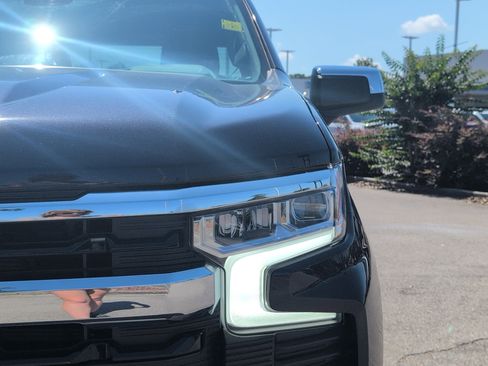 Used 2024 Chevrolet Silverado 1500 LT AWD/4WD image 12