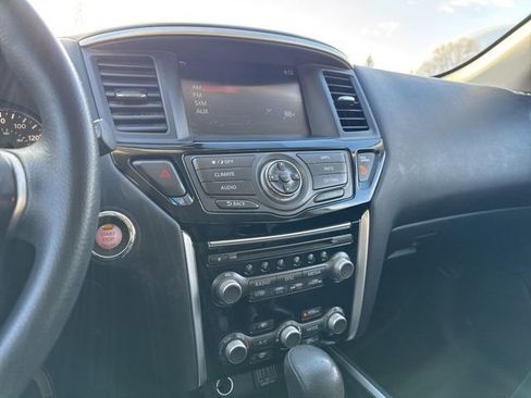 Used 2018 Nissan Pathfinder S image 7