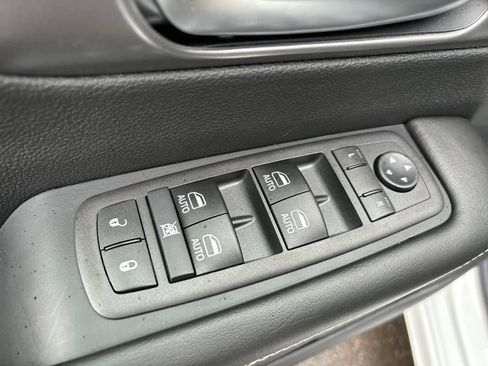 New 2026 Chrysler Pacifica Select image 10